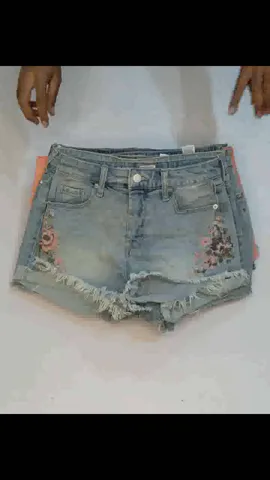 Floral Denim Delight: Vintage Blooms on Shorts 🌸🔥 (S-158 )